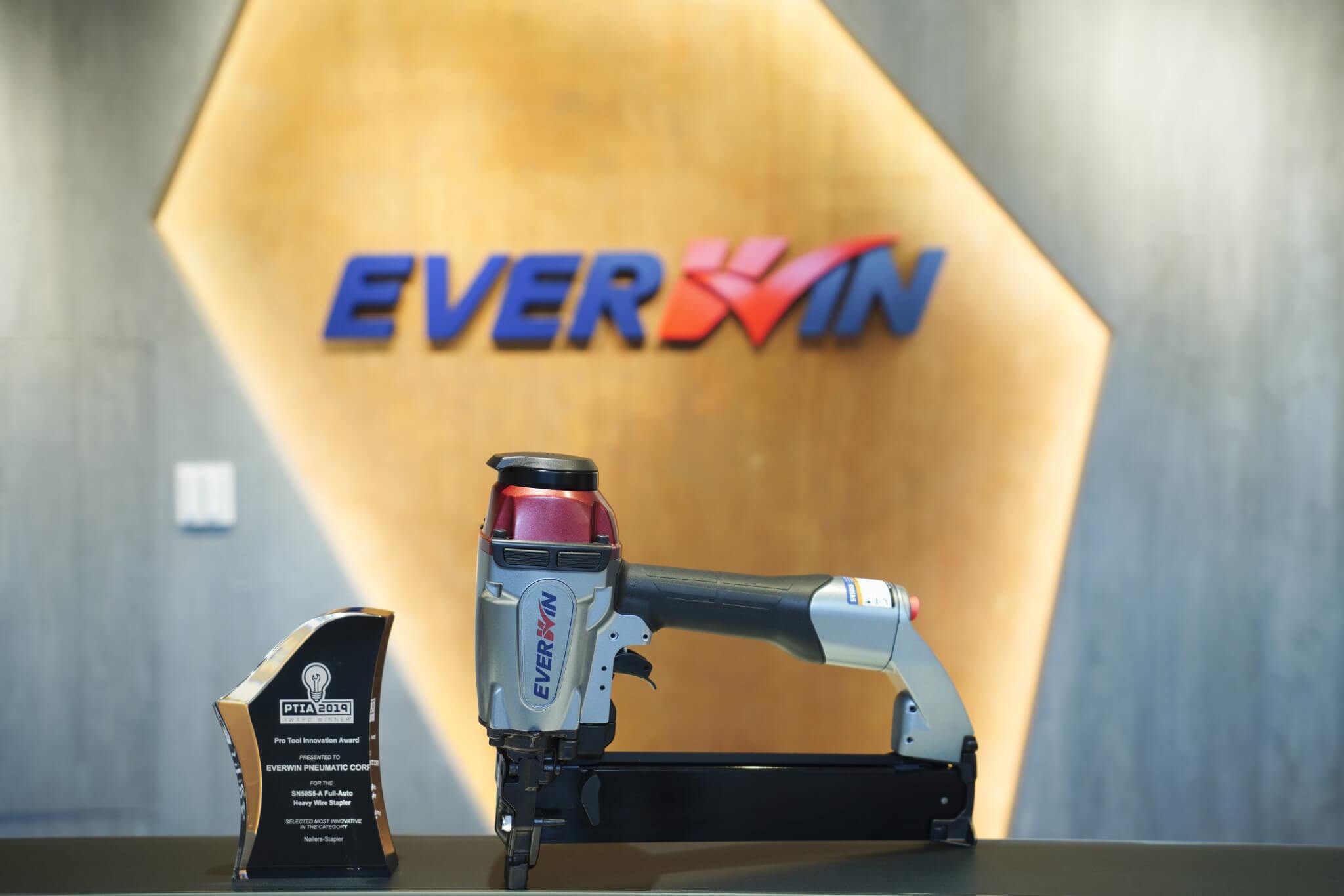 The SN50S5-A Full-Automatic Stapler wins the 2019 Pro Tool Innovation Awards